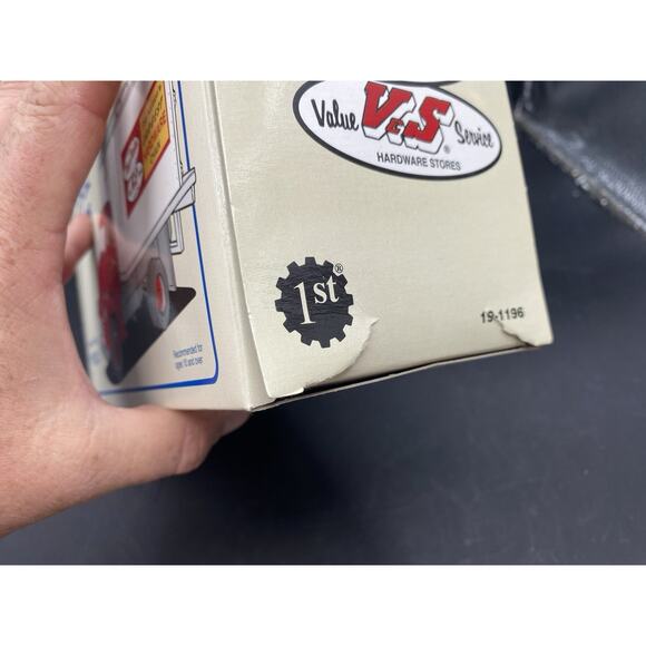 1994 First Gear 1952 GMC True Value Dry Goods Delivery Van 1/34 Diecast - Picture 5 of 7